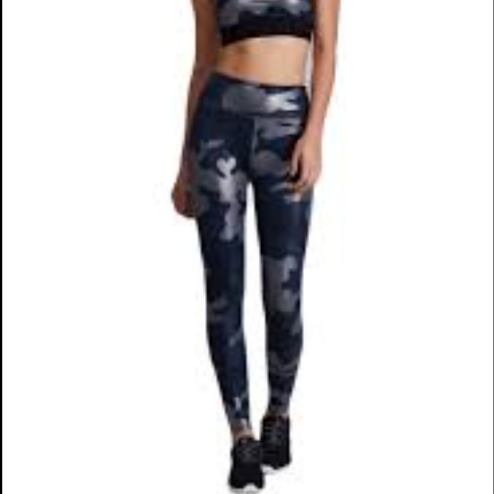 Noli faux leather camouflage wide band leggings sz M